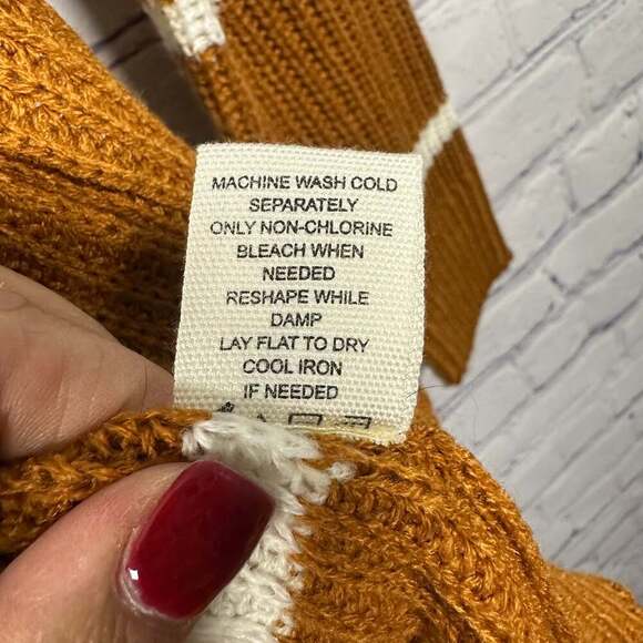 No Comment Girls' Stripe Cardigan With Pockets - Picture 6 of 6